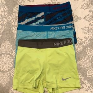 Nike pro wmns shorties